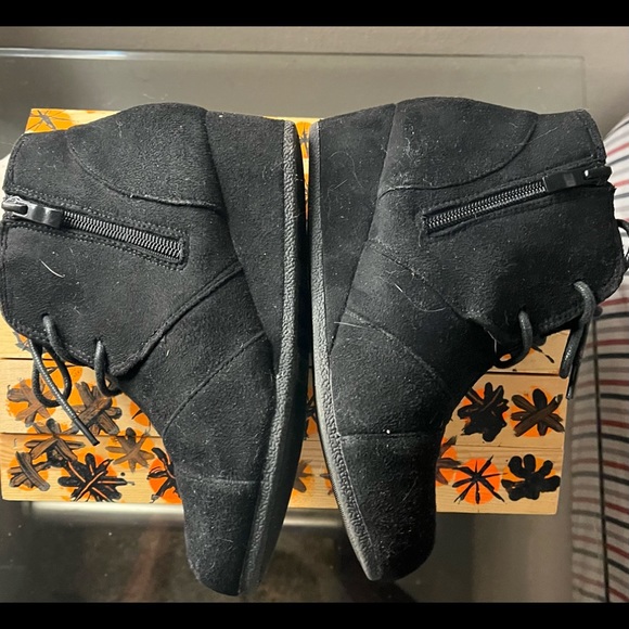 Youth girl’s Dream Pairs boots (black/quarter zip), Size 3: $10 - Picture 5 of 12